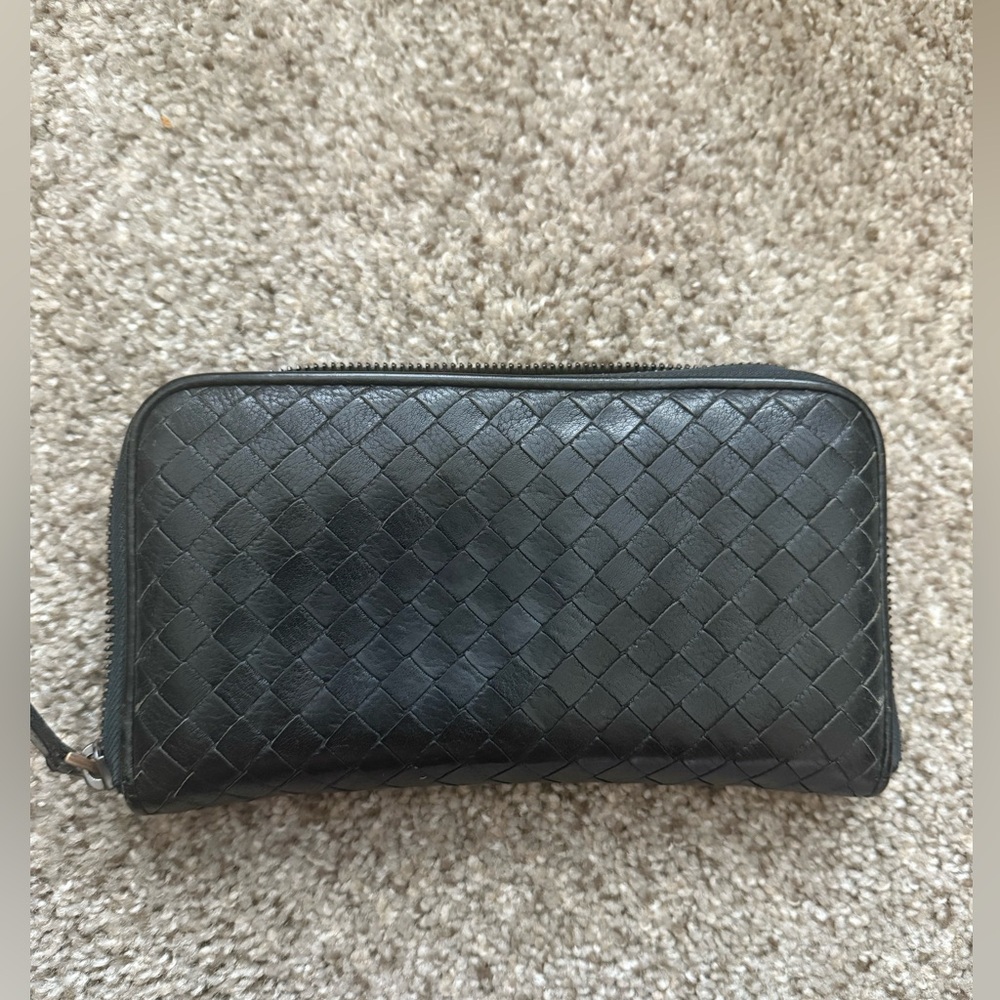 Bottega Venteta Zippy Wallet (Zipper Broken)
